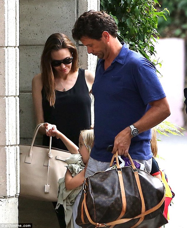 officiel eksplicit Pilgrim Celebrity Bag: Angelina Jolie Pairs Saint Laurent with Louis Vuitton – The  Bag Hag Diaries