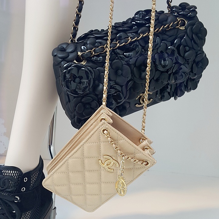 Bag Review: That Camelia Classic Flap at Chanel – The Bag Hag Diaries